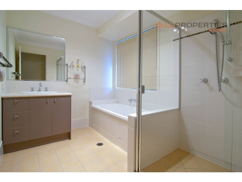 63 Parkwood Drive, Heathwood QLD 4110