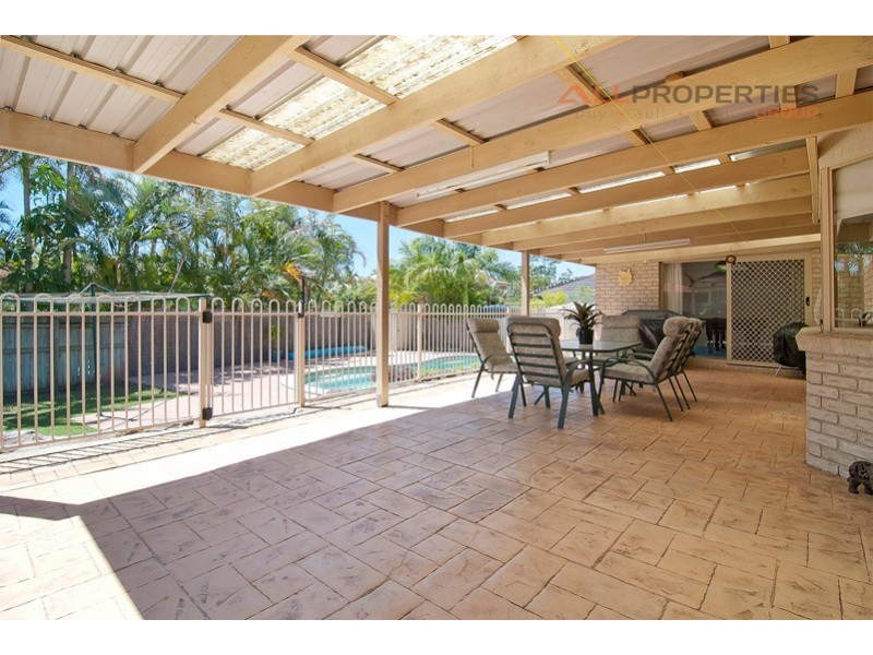 85 Ontario Cres, Parkinson QLD 4115