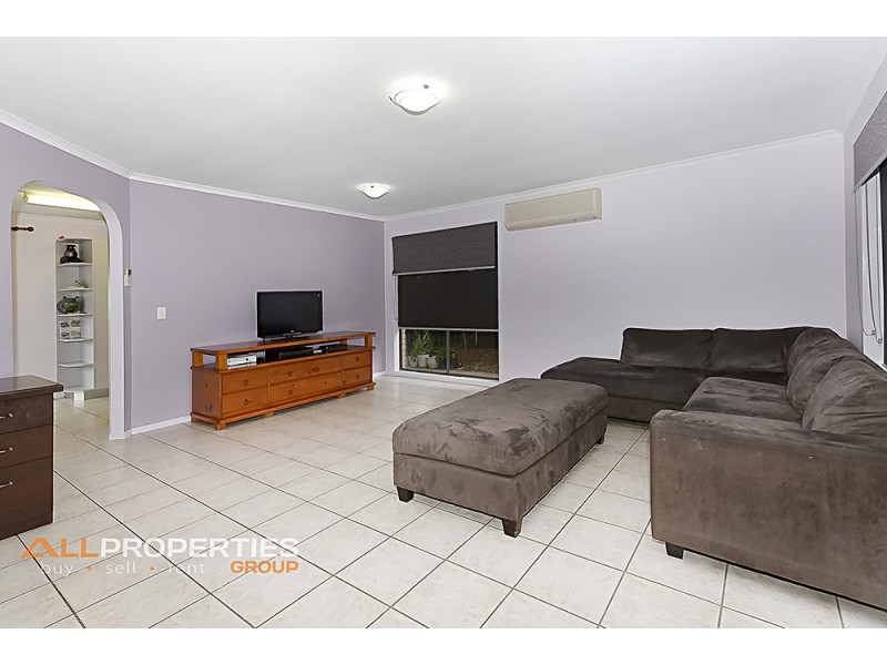 87 ESTRAMINA ROAD, Regents Park QLD 4118