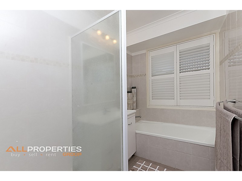 87 ESTRAMINA ROAD, Regents Park QLD 4118