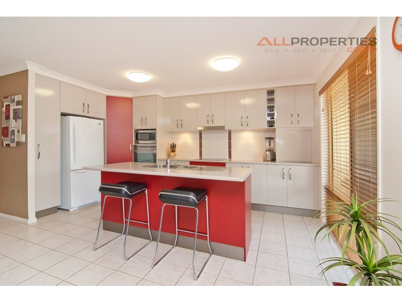 72 Lindfield St, Parkinson QLD 4115