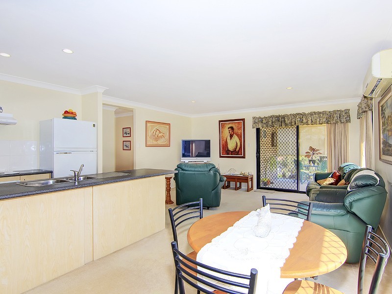 4 SAMIA COURT, Regents Park QLD 4118