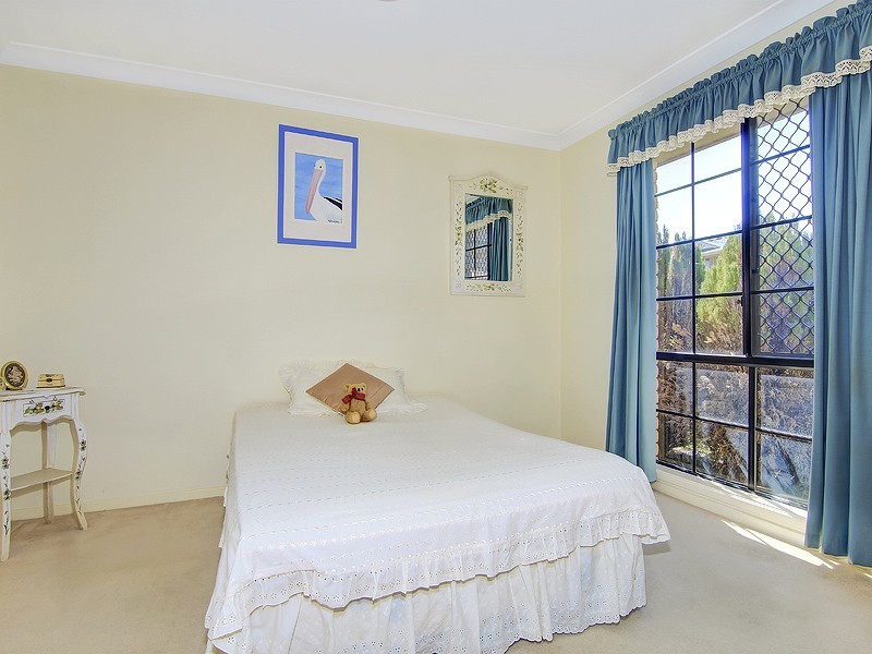 4 SAMIA COURT, Regents Park QLD 4118