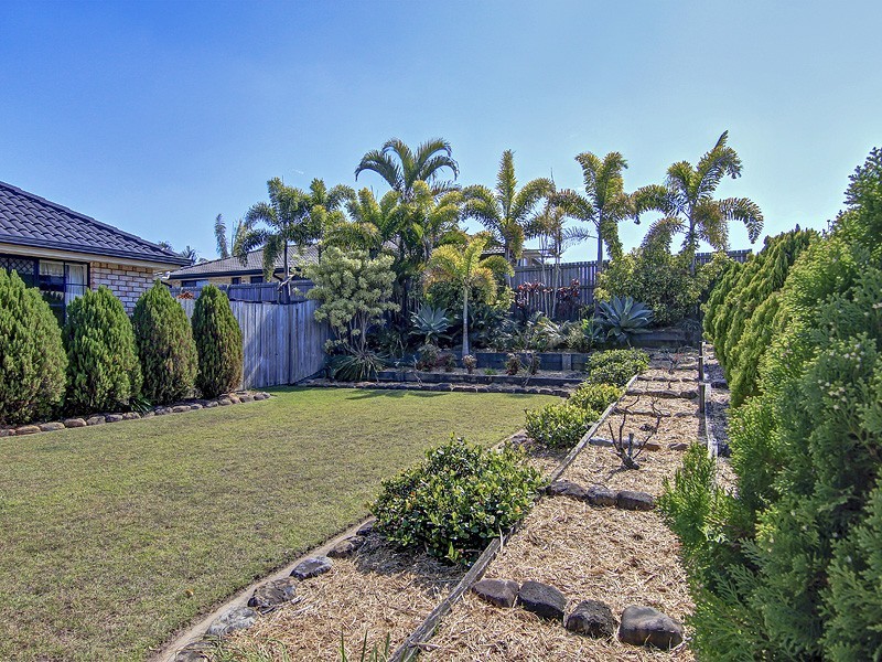4 SAMIA COURT, Regents Park QLD 4118