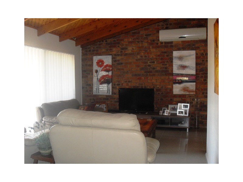 1 Clabon Street, Hillcrest QLD 4118