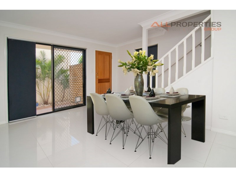 4/7 Eversley Tce, Yeronga QLD 4104