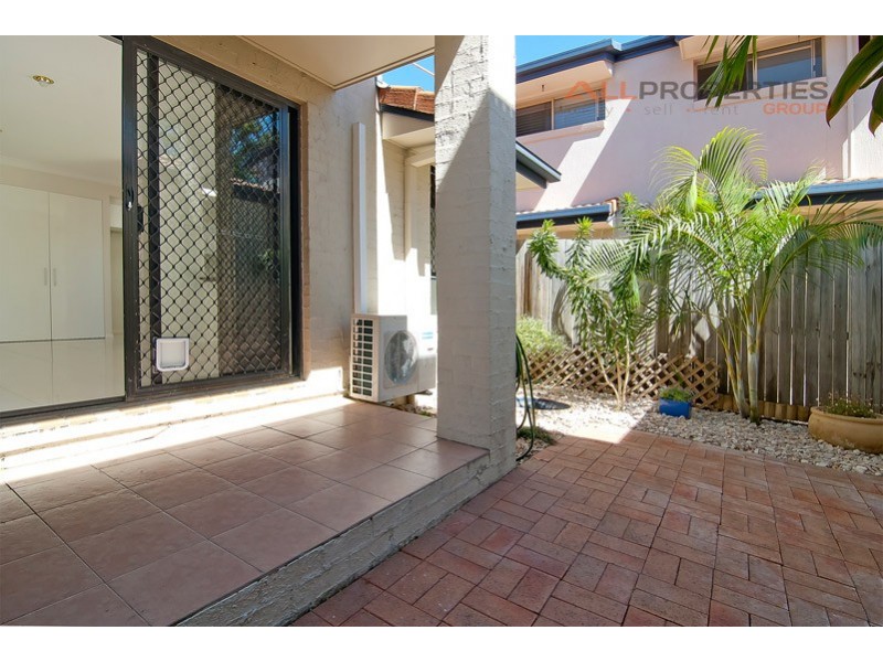 4/7 Eversley Tce, Yeronga QLD 4104