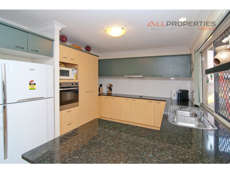 27 Karajini Cres, Parkinson QLD 4115