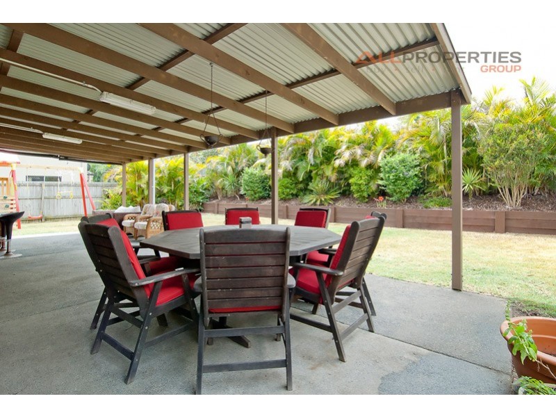 27 Karajini Cres, Parkinson QLD 4115
