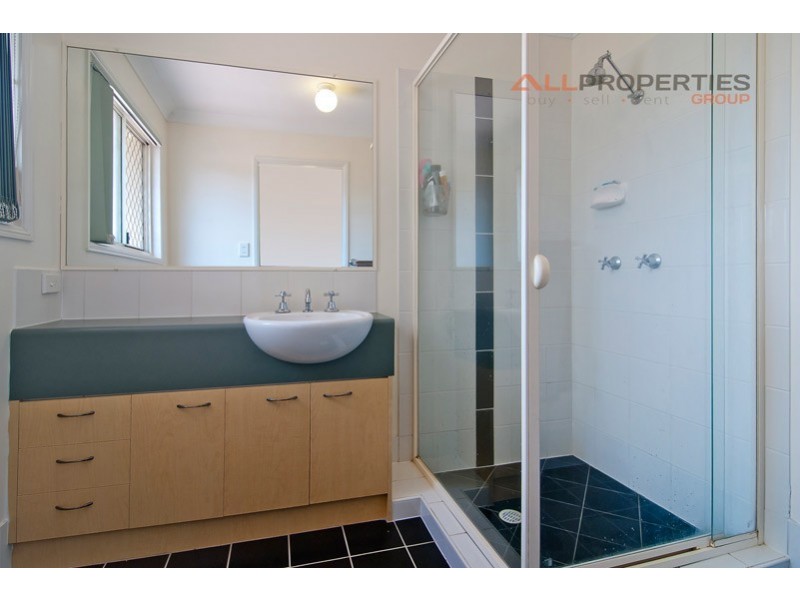 27 Karajini Cres, Parkinson QLD 4115