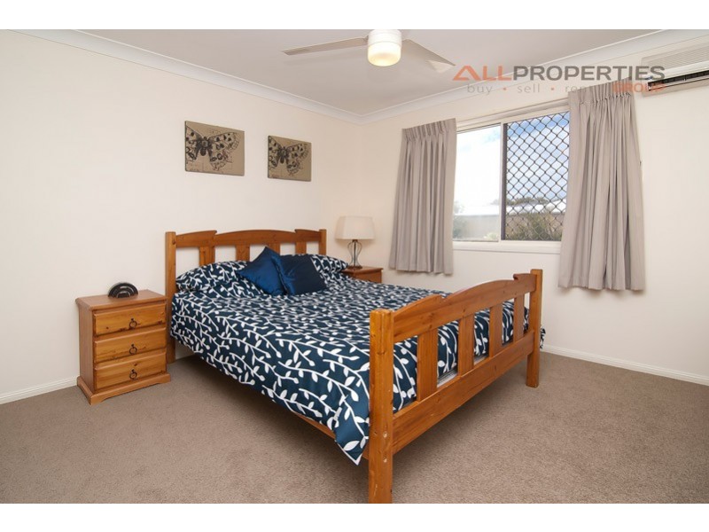 27 Karajini Cres, Parkinson QLD 4115
