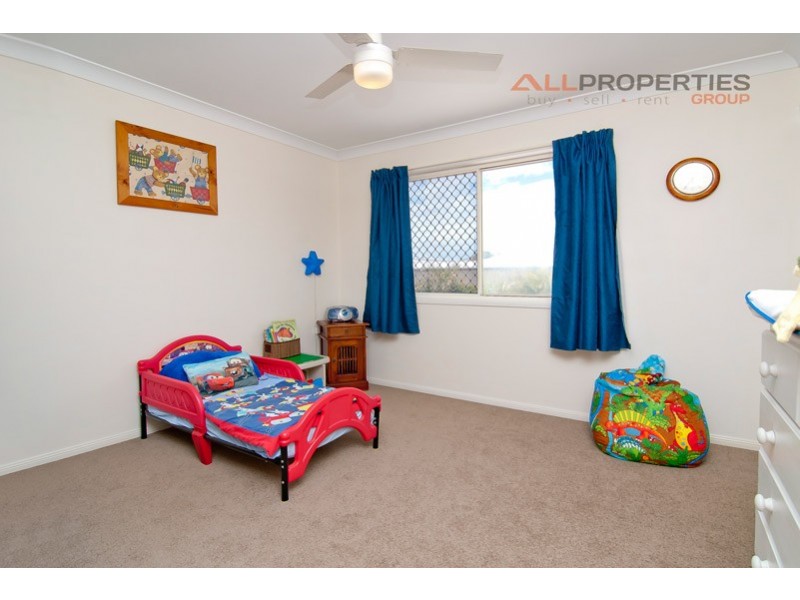 27 Karajini Cres, Parkinson QLD 4115