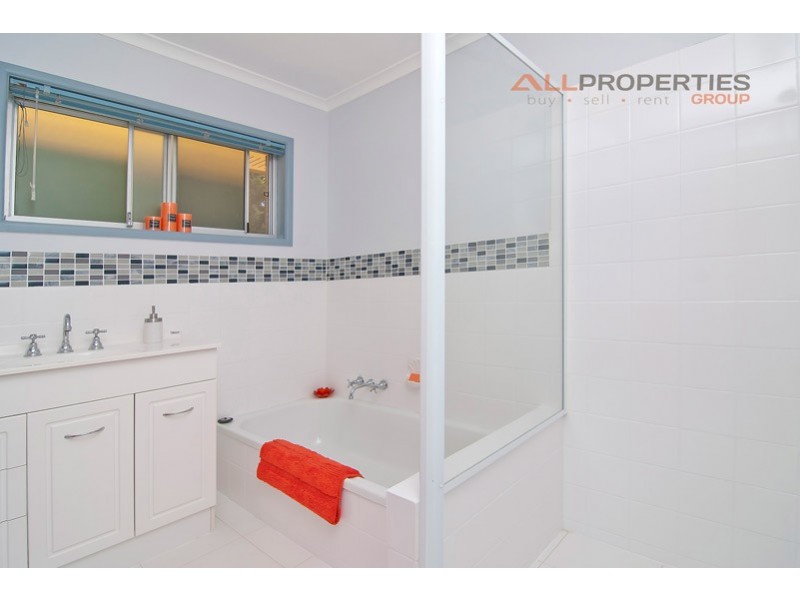 5 CLOVER COURT, Regents Park QLD 4118