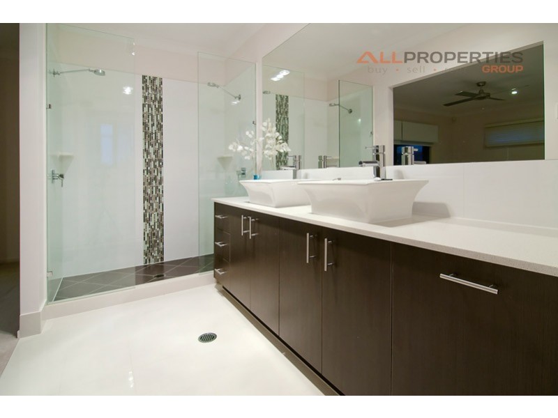 15 Domatia Street, Heathwood QLD 4110