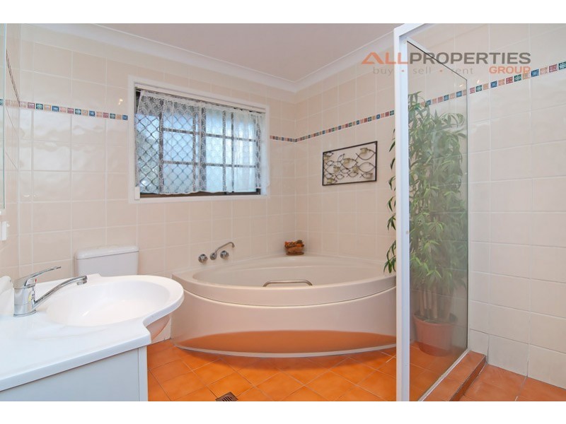 1 MINT GROVE, Regents Park QLD 4118