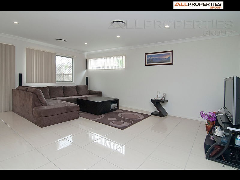 4 Casuarina Circuit, Heathwood QLD 4110