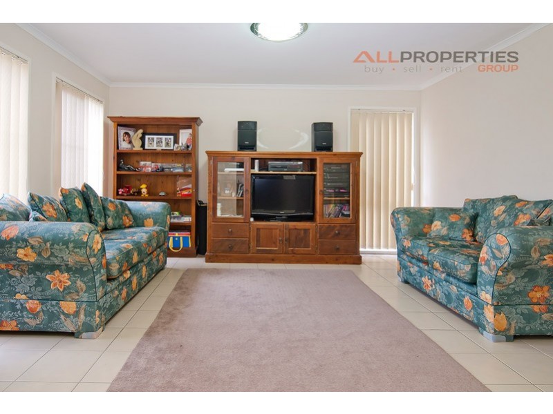 8 Strathaird Pl, Parkinson QLD 4115