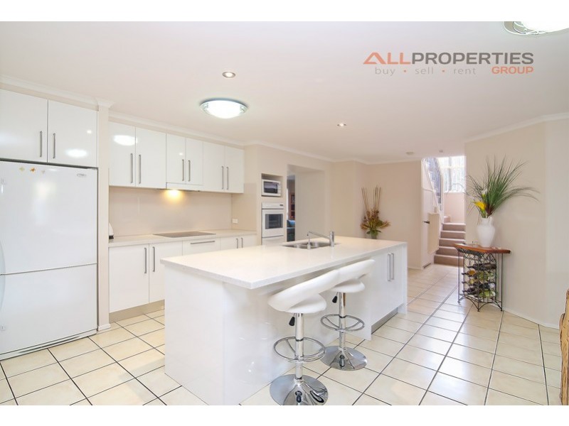 8 Strathaird Pl, Parkinson QLD 4115