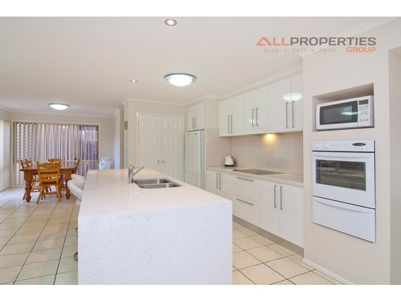 8 Strathaird Pl, Parkinson QLD 4115