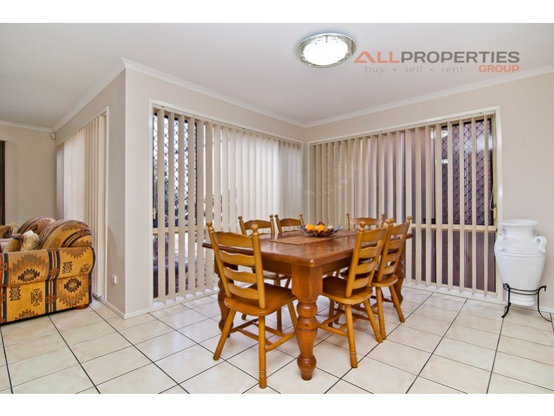 8 Strathaird Pl, Parkinson QLD 4115