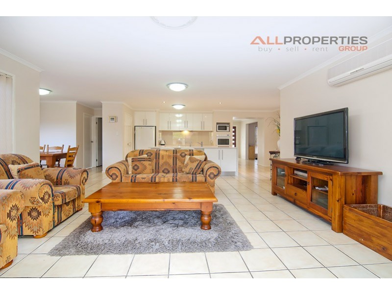 8 Strathaird Pl, Parkinson QLD 4115