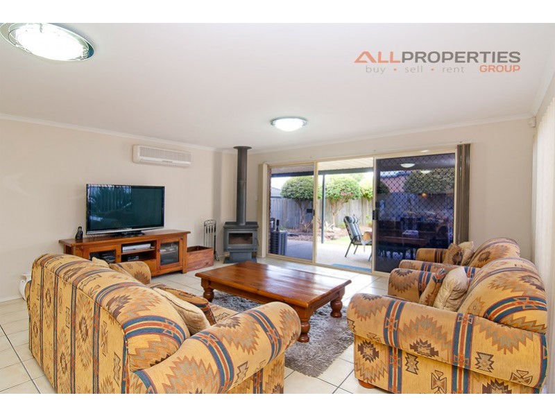 8 Strathaird Pl, Parkinson QLD 4115