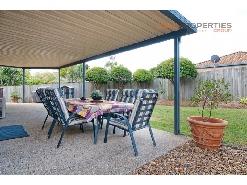 8 Strathaird Pl, Parkinson QLD 4115