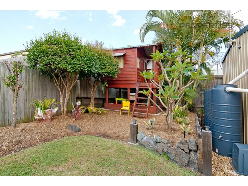 8 Strathaird Pl, Parkinson QLD 4115