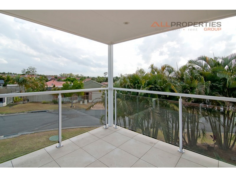 8 Strathaird Pl, Parkinson QLD 4115