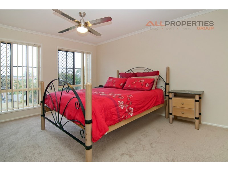 8 Strathaird Pl, Parkinson QLD 4115