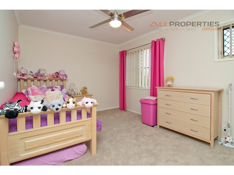 8 Strathaird Pl, Parkinson QLD 4115