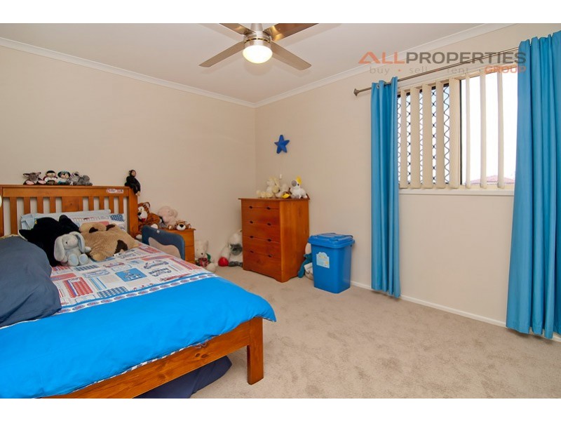 8 Strathaird Pl, Parkinson QLD 4115