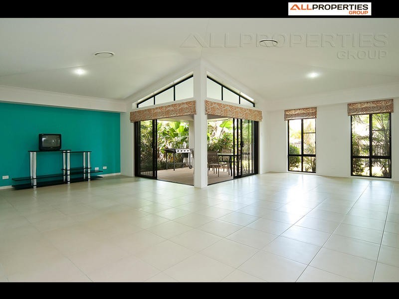 26 Cypress Street, Heathwood QLD 4110