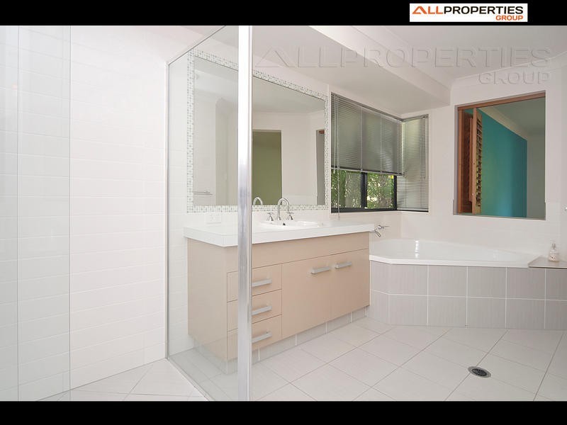 26 Cypress Street, Heathwood QLD 4110