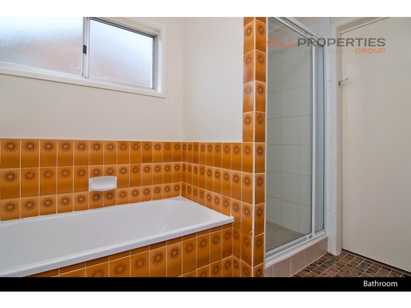 32 Vergulde Road, Regents Park QLD 4118