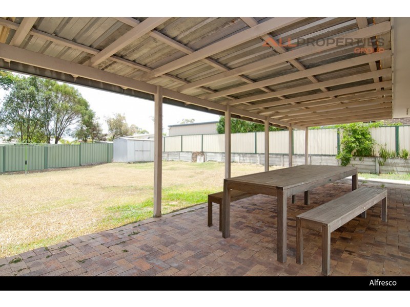 32 Vergulde Road, Regents Park QLD 4118