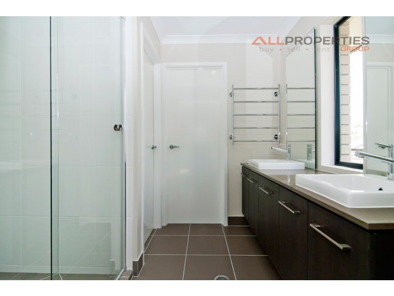 17 Wirewood Place, Heathwood QLD 4110