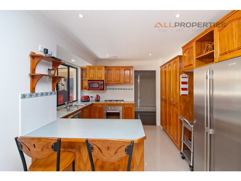 25 OWENS CRESCENT, Regents Park QLD 4118