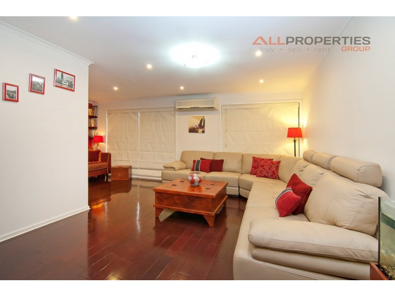 25 OWENS CRESCENT, Regents Park QLD 4118