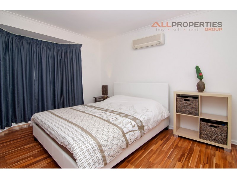 25 OWENS CRESCENT, Regents Park QLD 4118