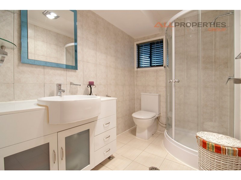 25 OWENS CRESCENT, Regents Park QLD 4118