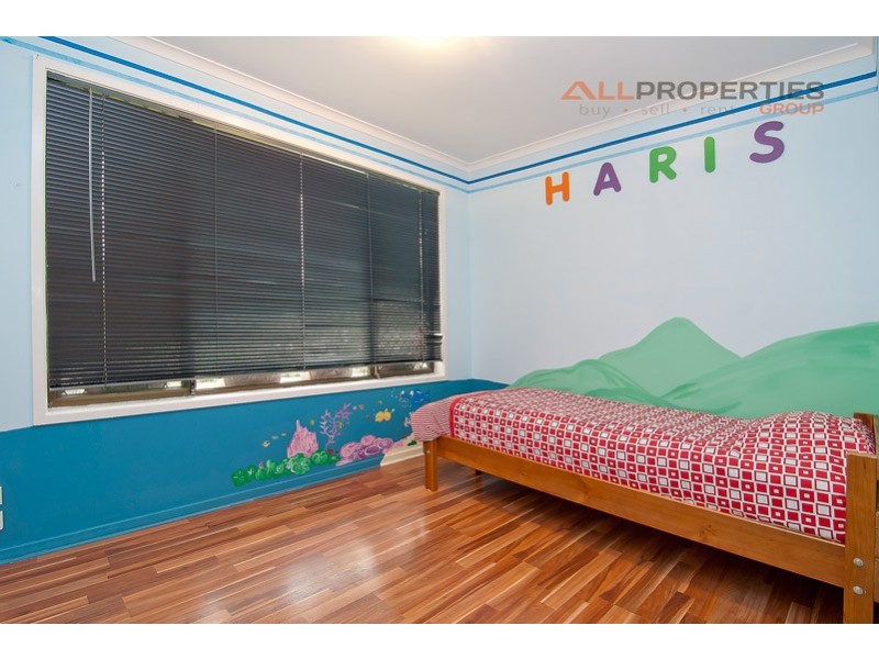 25 OWENS CRESCENT, Regents Park QLD 4118