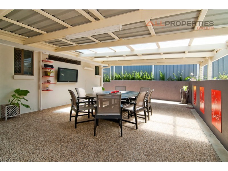 25 OWENS CRESCENT, Regents Park QLD 4118