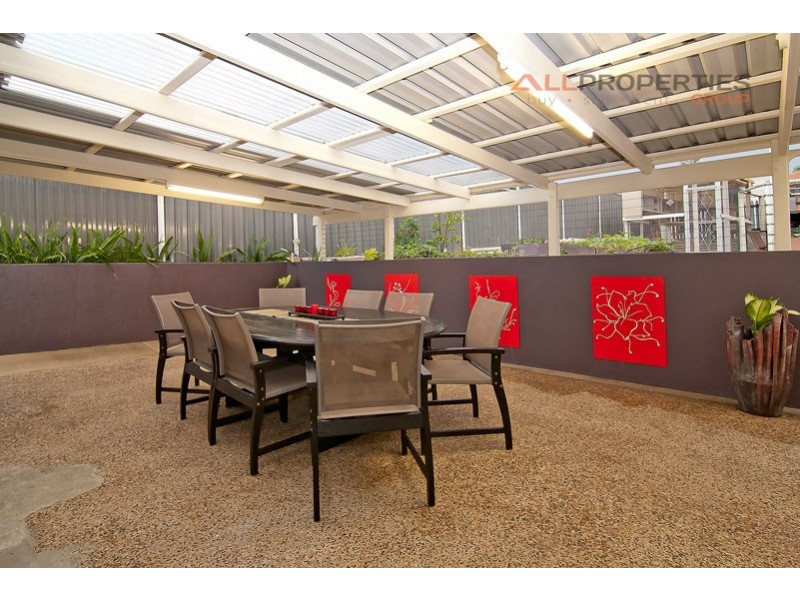 25 OWENS CRESCENT, Regents Park QLD 4118