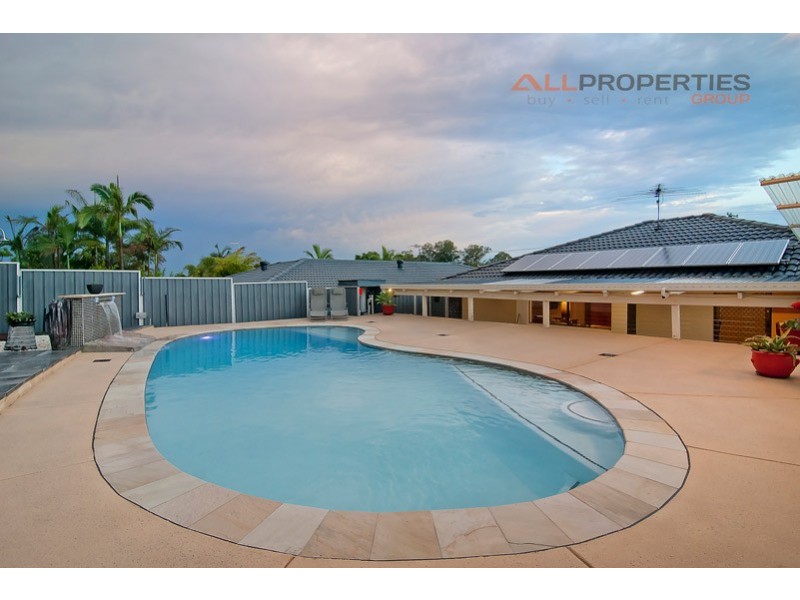 25 OWENS CRESCENT, Regents Park QLD 4118