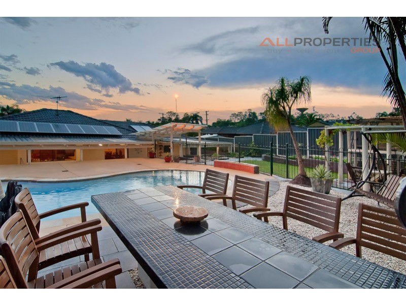 25 OWENS CRESCENT, Regents Park QLD 4118