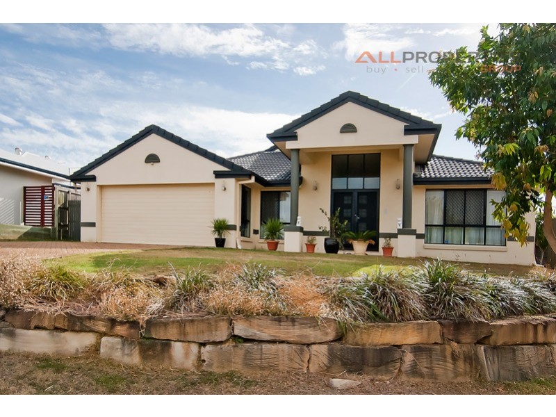 33 Parkwood Dr, Heathwood QLD 4110