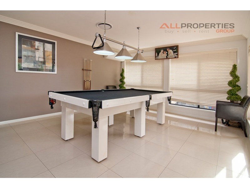 33 Parkwood Dr, Heathwood QLD 4110