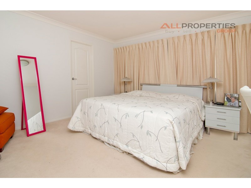 33 Parkwood Dr, Heathwood QLD 4110