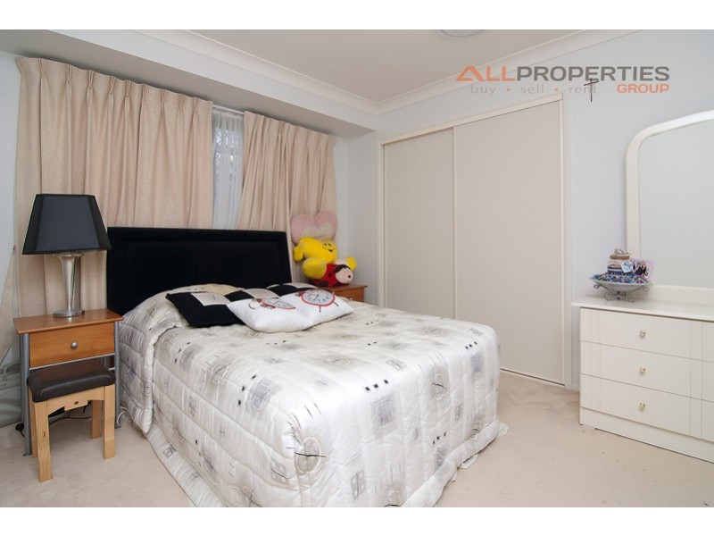 33 Parkwood Dr, Heathwood QLD 4110